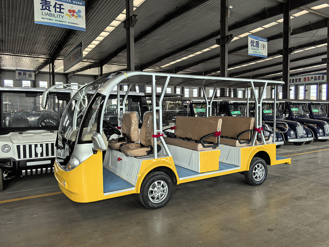 印度客戶來德州魯環車業有限公司考察電動觀光車、電動巡邏車、電動老爺車等特種電動車輛